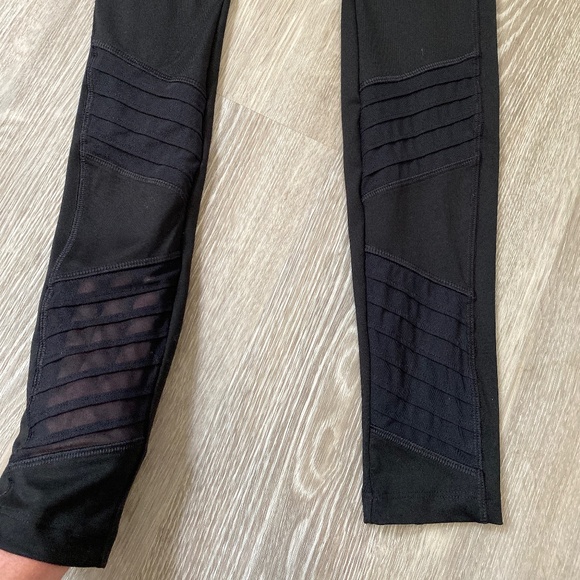 Pink Victorias Secret Ultimate Leggings - Picture 2 of 5